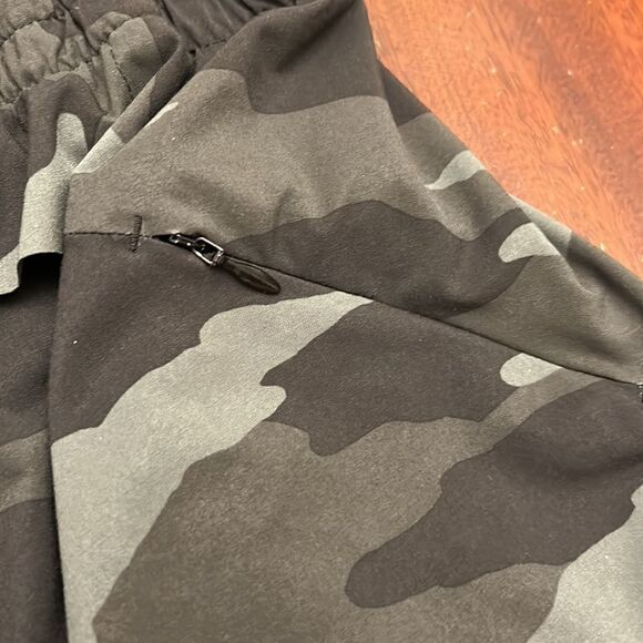 Athleta camouflage running shorts Size XS - Picture 6 of 11